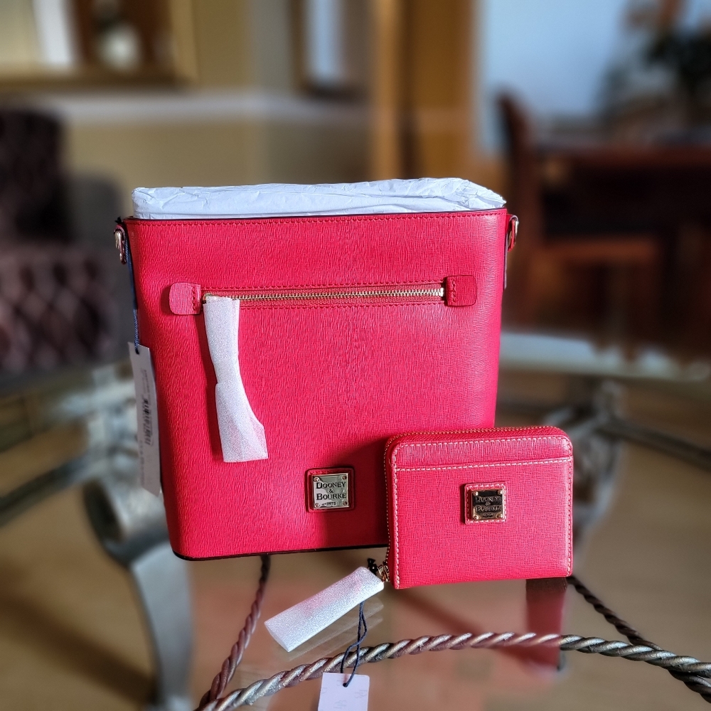 Dooney & Bourke NWT Saffiano Zip Crossbody with Wallet
